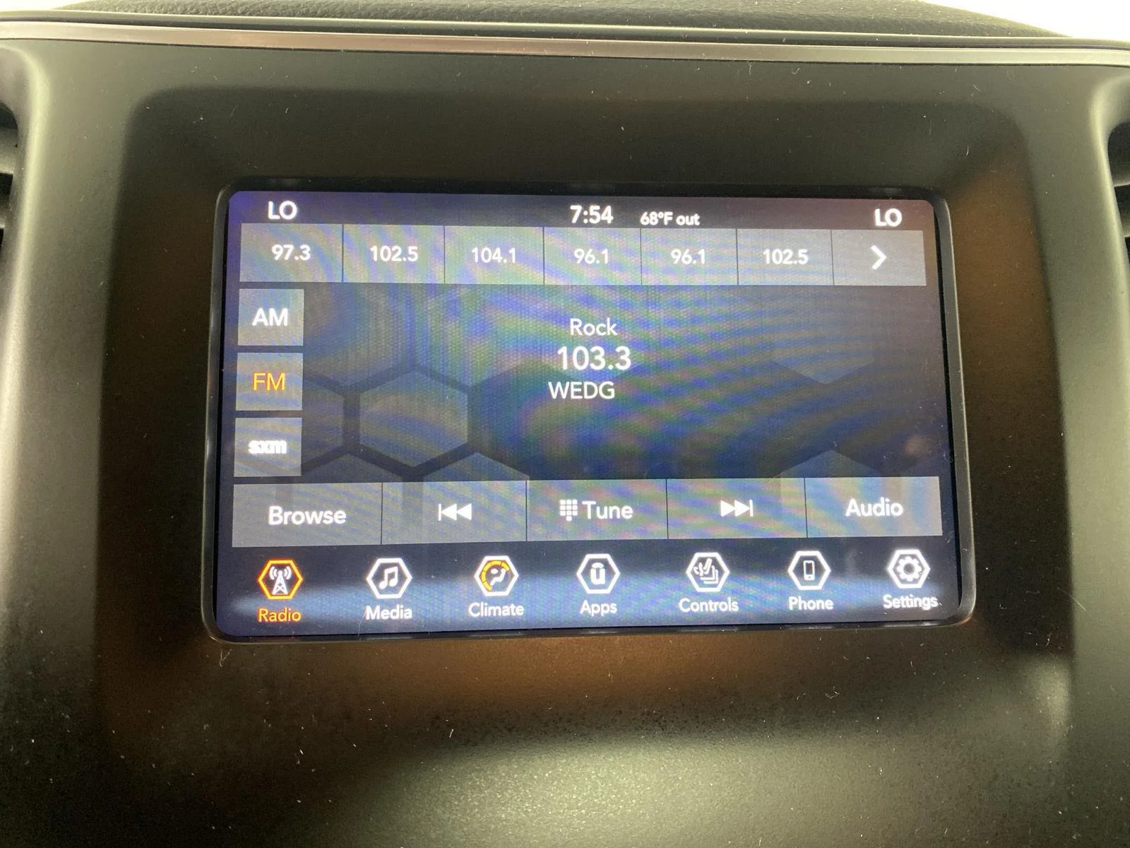 Used 2019 Velvet Red Pearlcoat Jeep Latitude Plus image 23