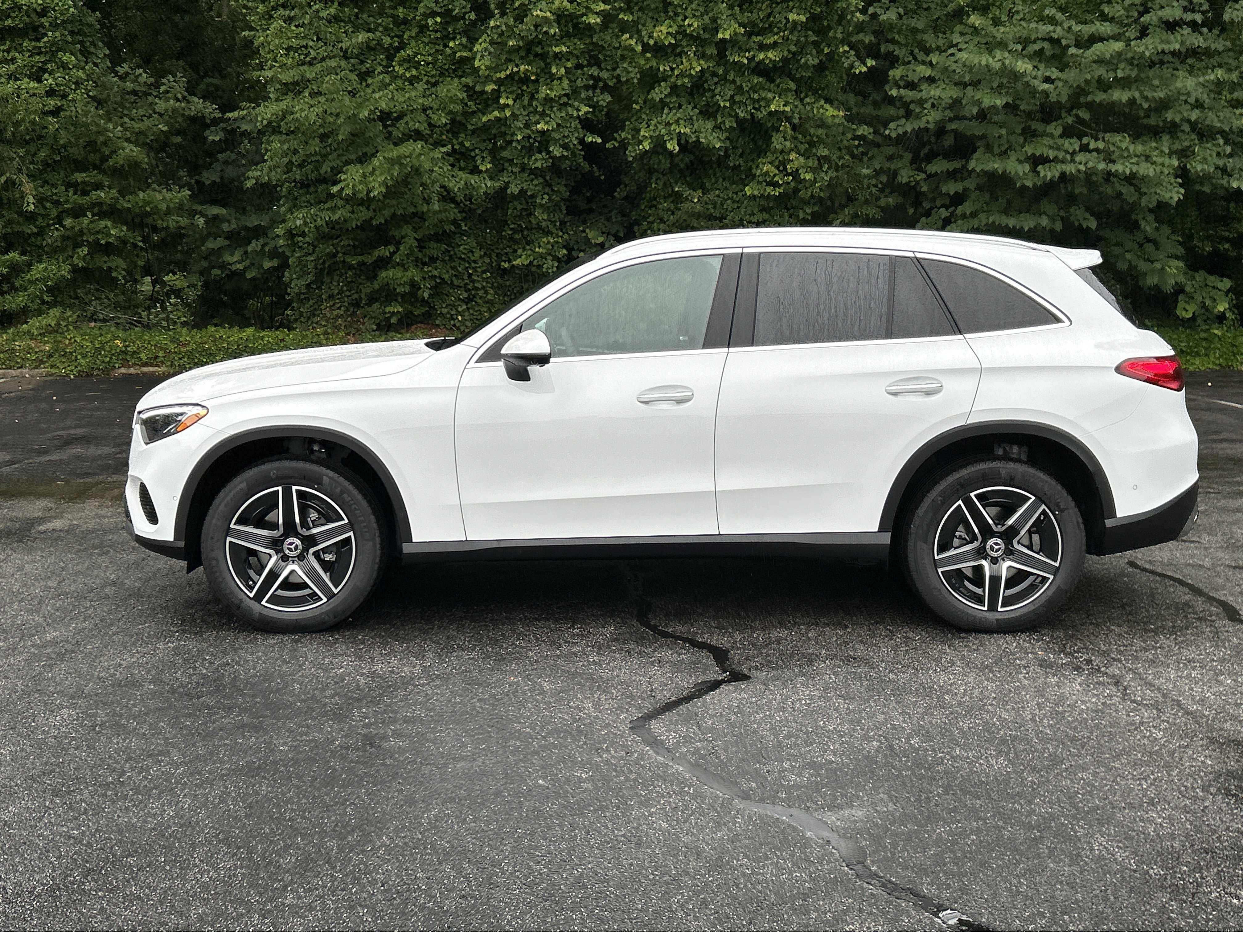 New 2026 MANUFAKTUR Moonlight White Metallic Mercedes-Benz GLC 300 SUV image 14