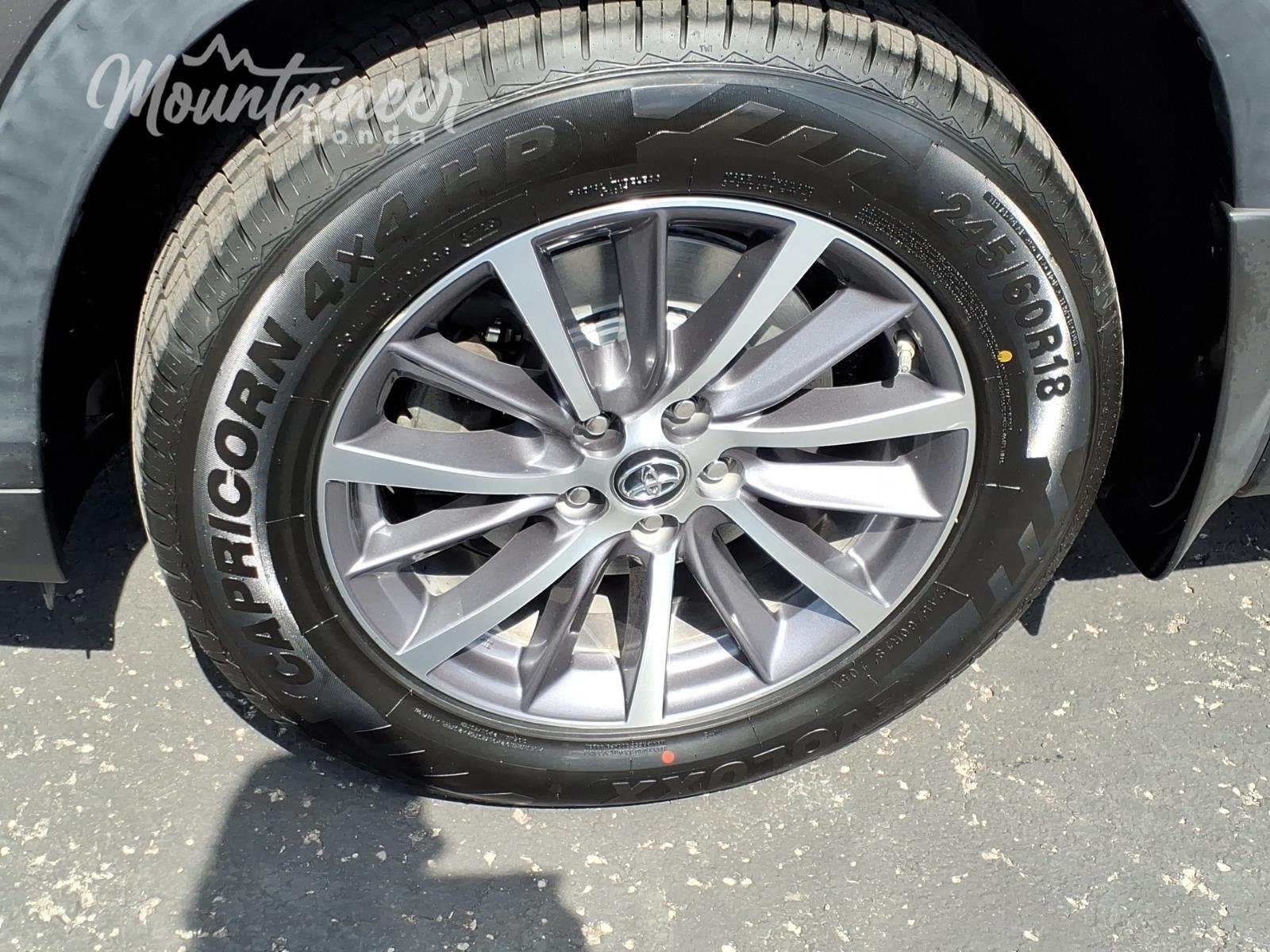 Used 2019 Predawn Gray Mica Toyota XLE image 12