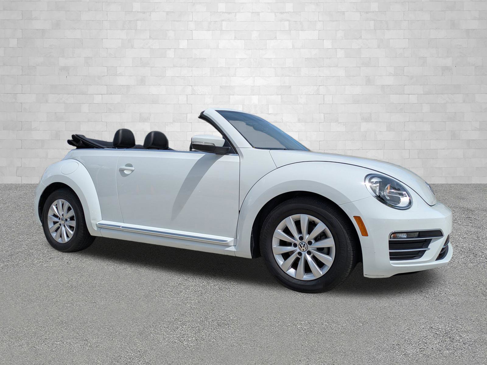 2019 Volkswagen Beetle 2.0T SE Convertible Auto's photo