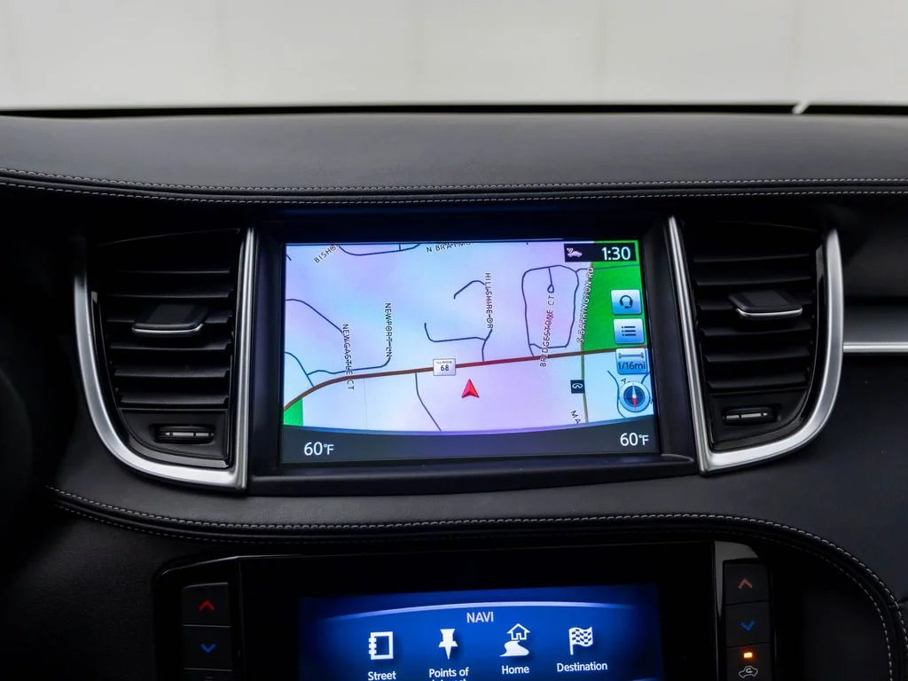Used 2019 White INFINITI ESSENTIAL image 28