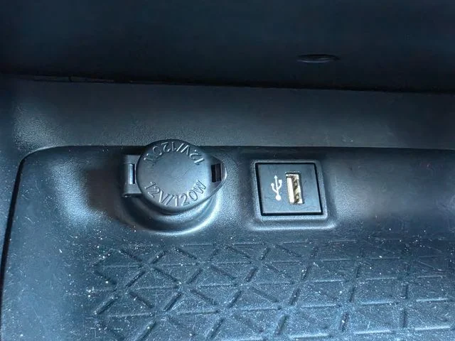 2024 Toyota RAV4 XLE - Photo 25