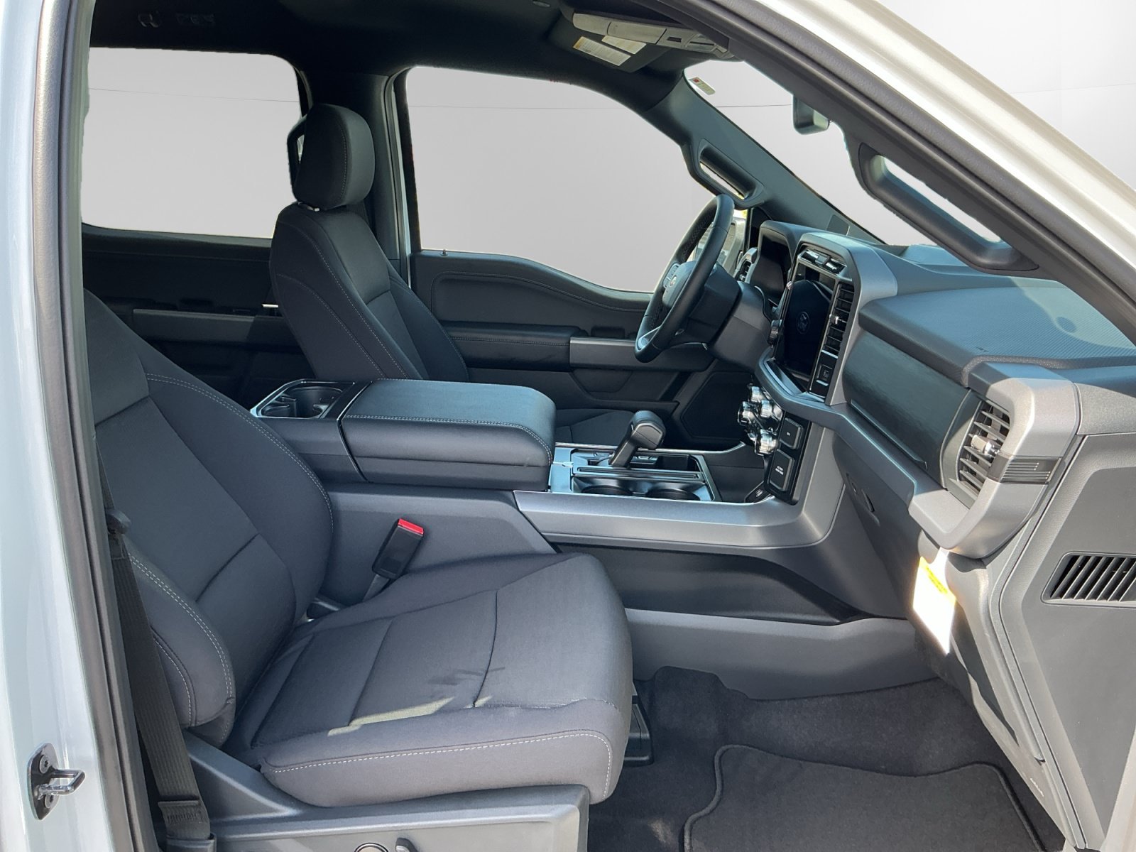 New 2026 Oxford White Ford XLT image 15