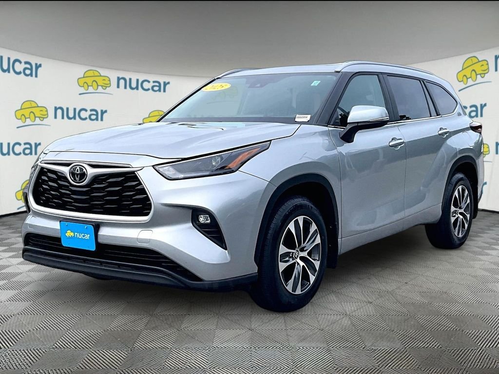 Used 2025 Silver Toyota XLE image 3