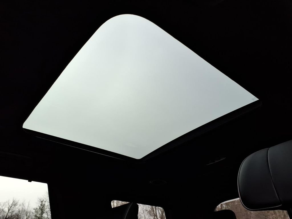 Used 2025 White Hyundai Calligraphy image 16