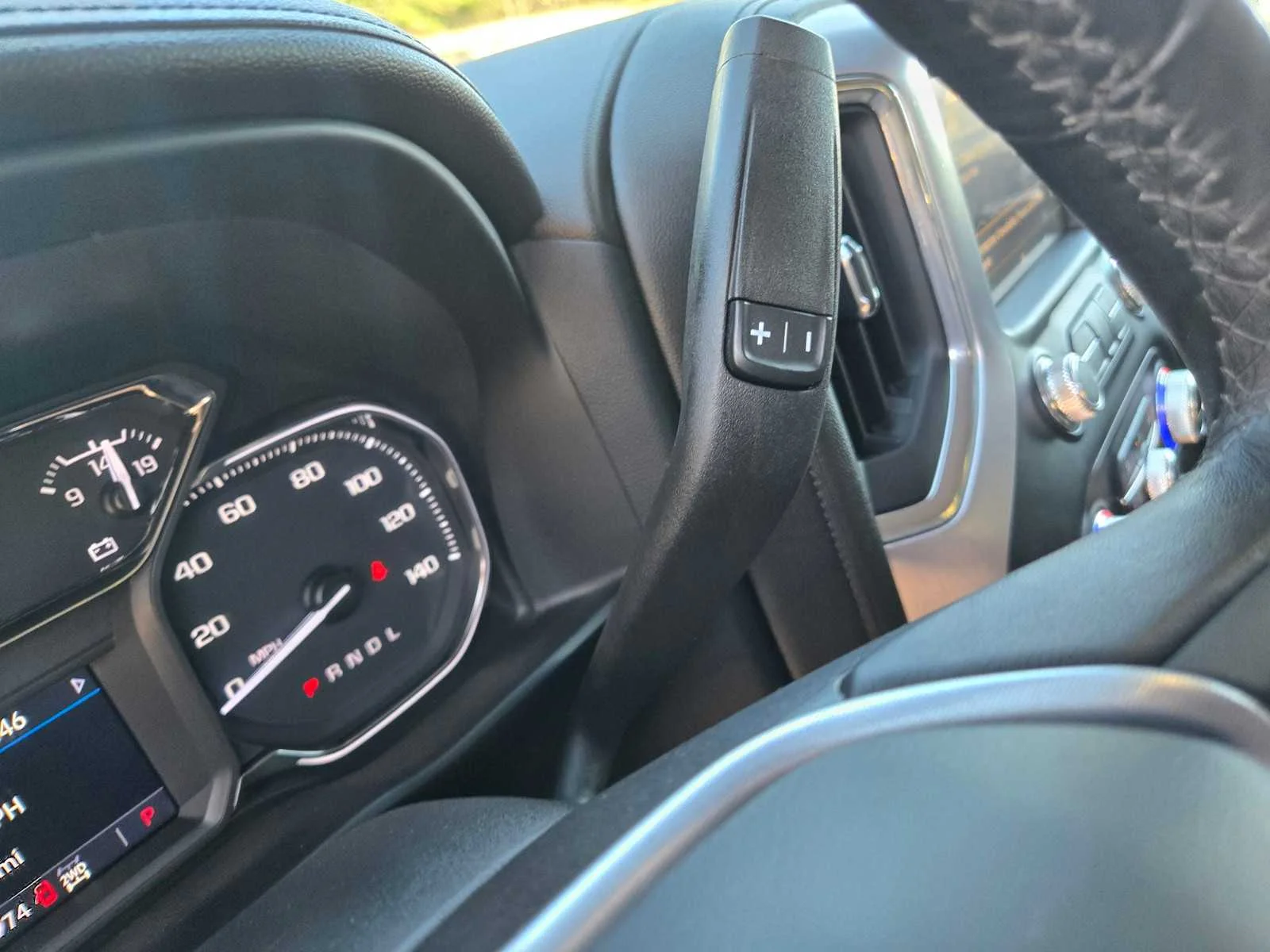 Used 2022 Onyx Black GMC SLT image 17