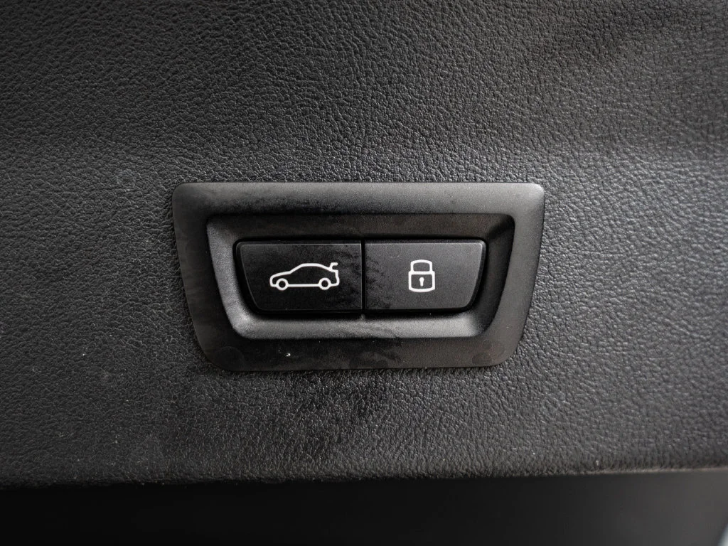 Used 2024 Alpine White BMW  image 21