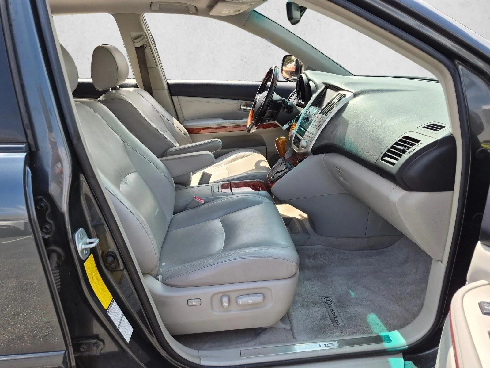 Used 2008 Silver/Gray Lexus  image 19