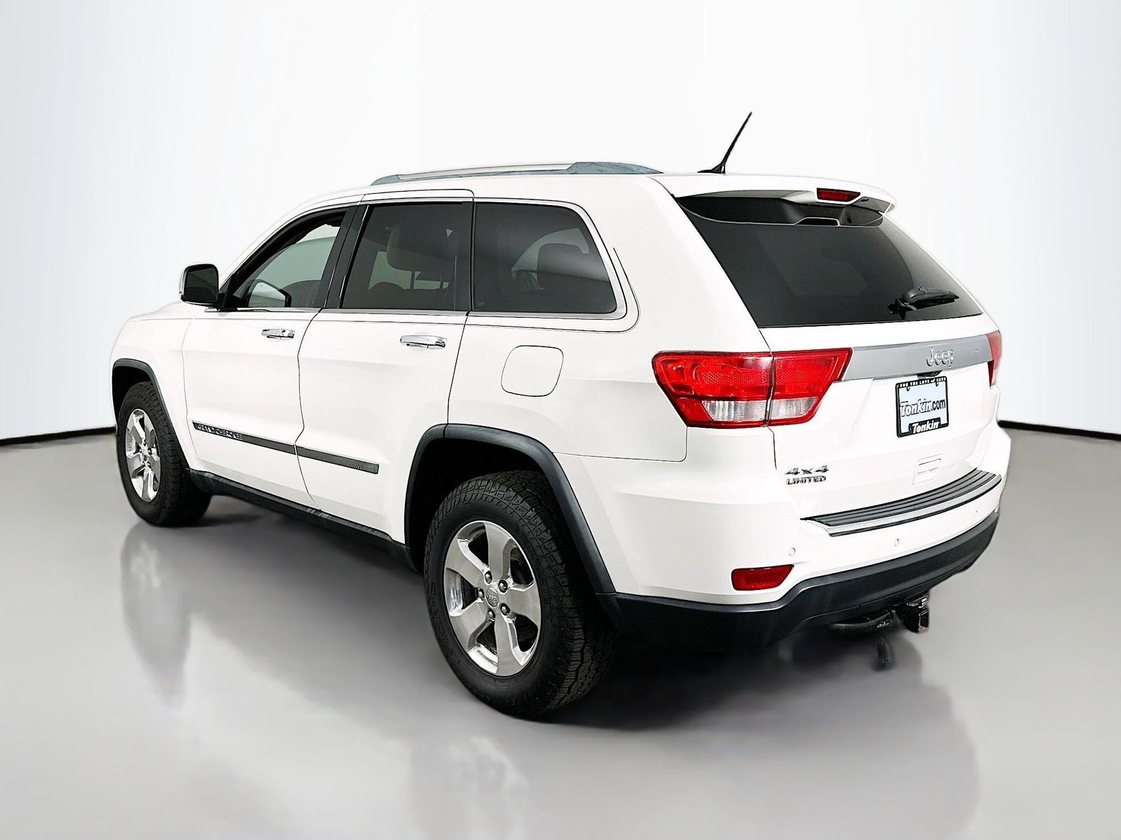 Used 2011 Stone White Clearcoat Jeep Limited image 6
