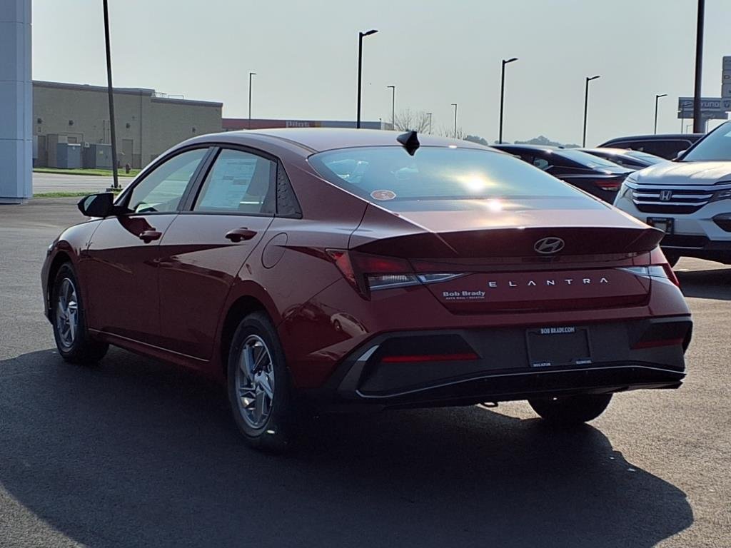 2025 Hyundai Elantra SE - Photo 11