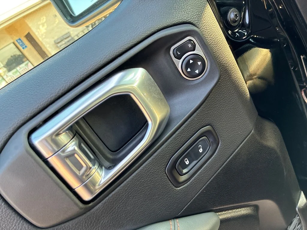 Used 2025 Black Jeep Mojave image 28