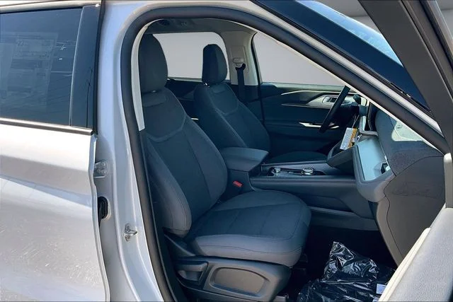 New 2026 Space White Metallic Ford Active image 11