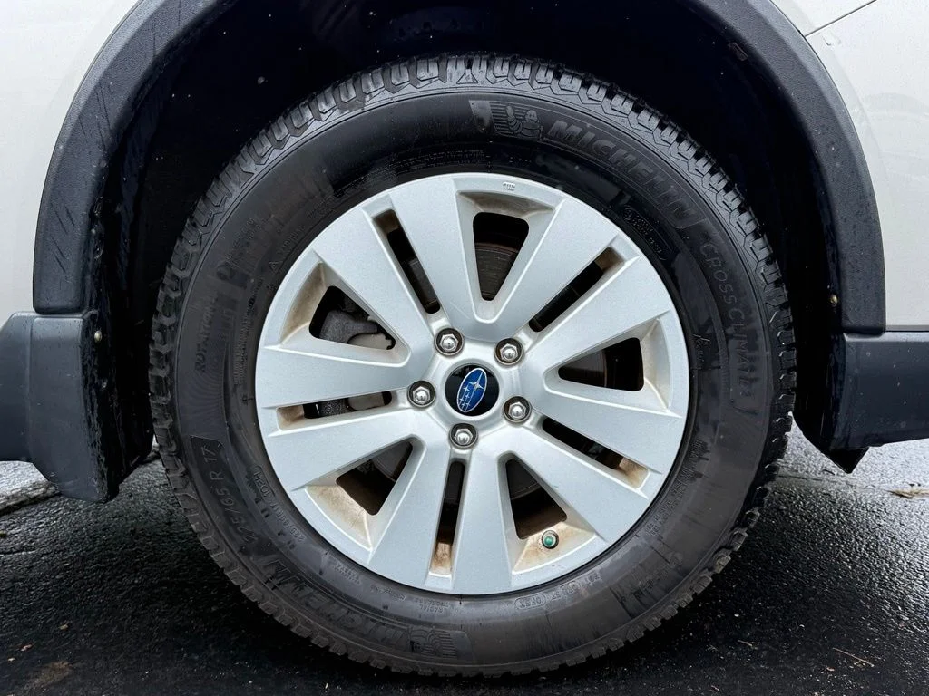 Used 2018 Gray Subaru 2.5i Premium image 10