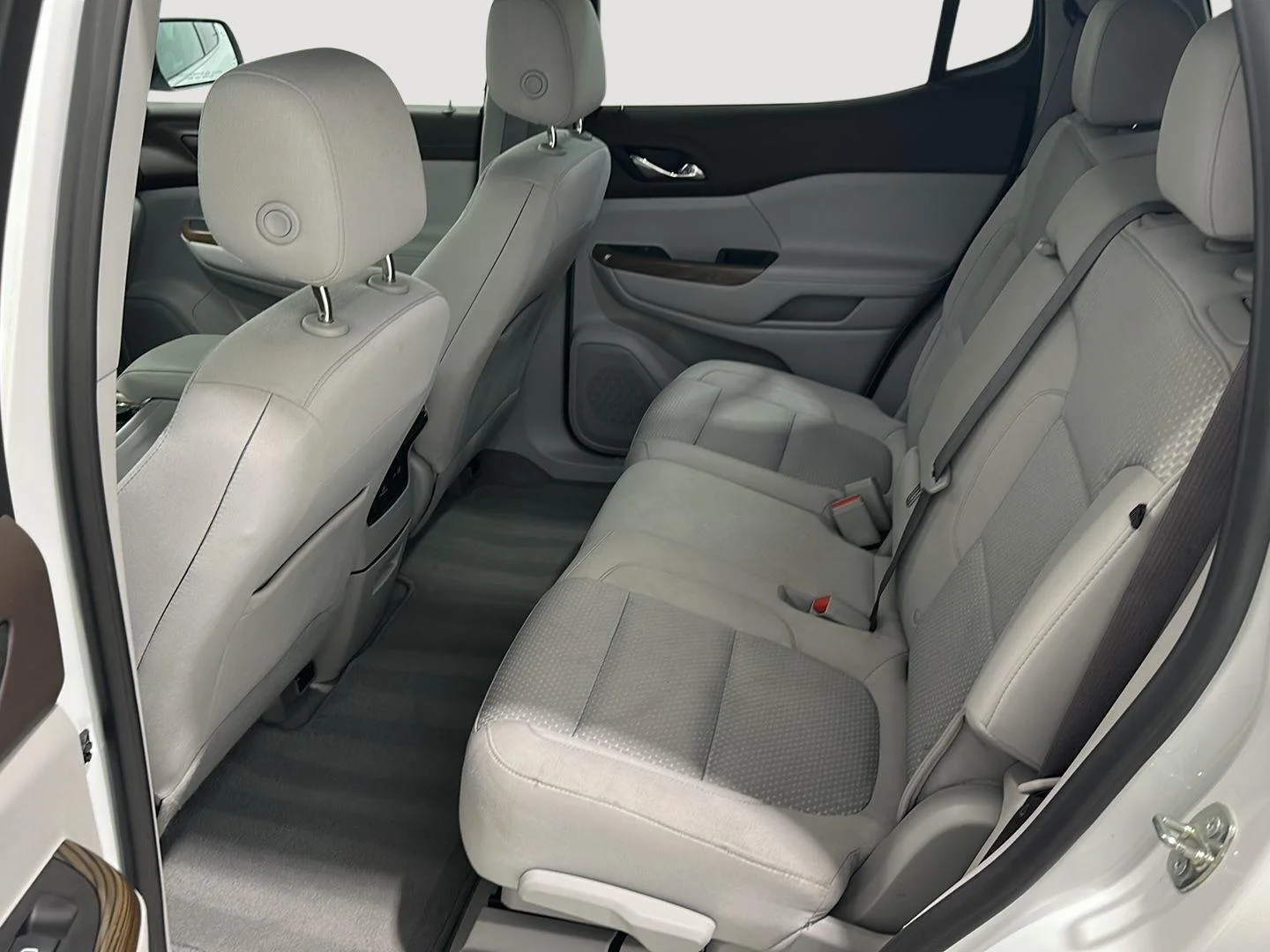 Used 2023 Summit White GMC SLE image 22