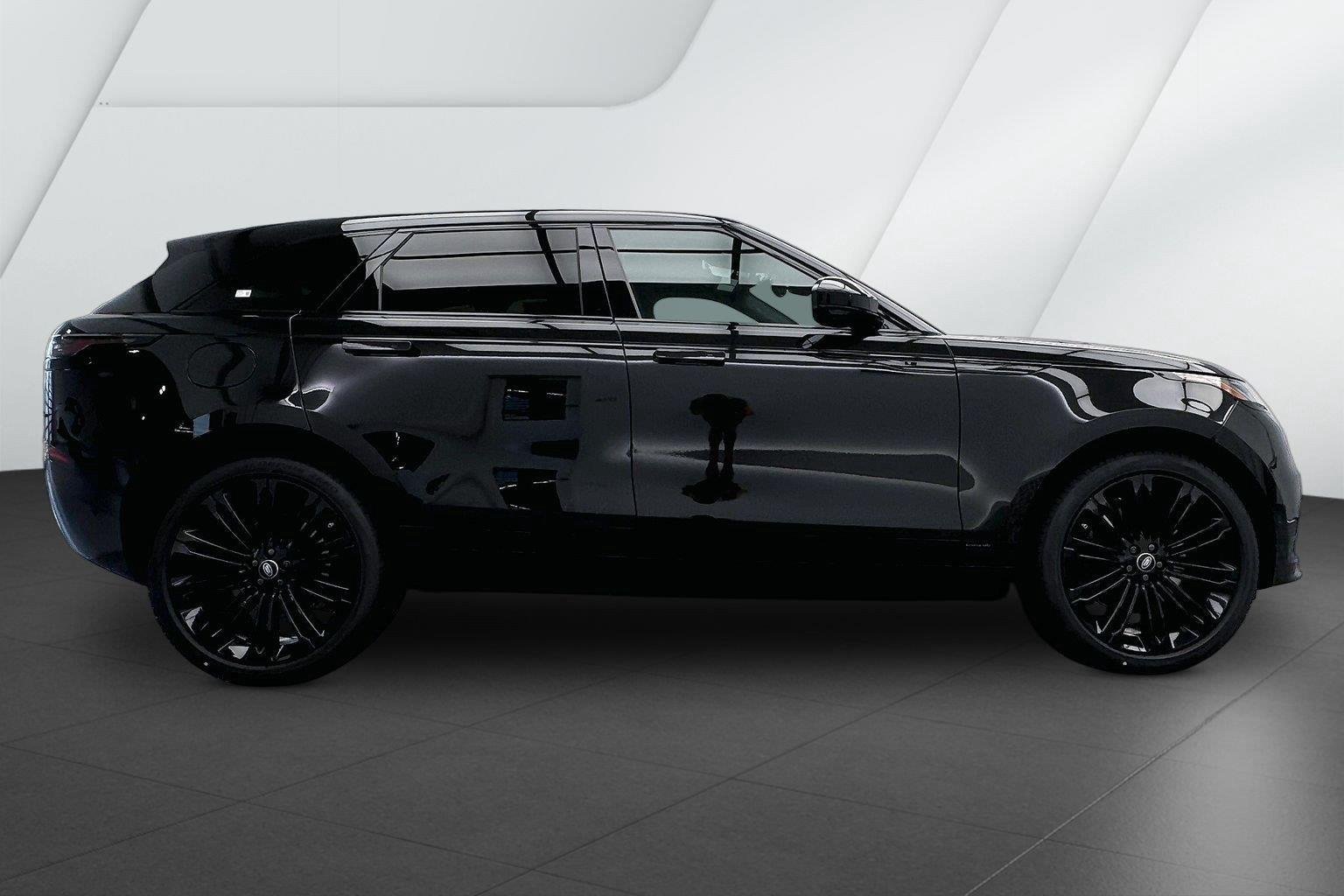 New 2026 Santorini Black Metallic Land Rover Autobiography image 5