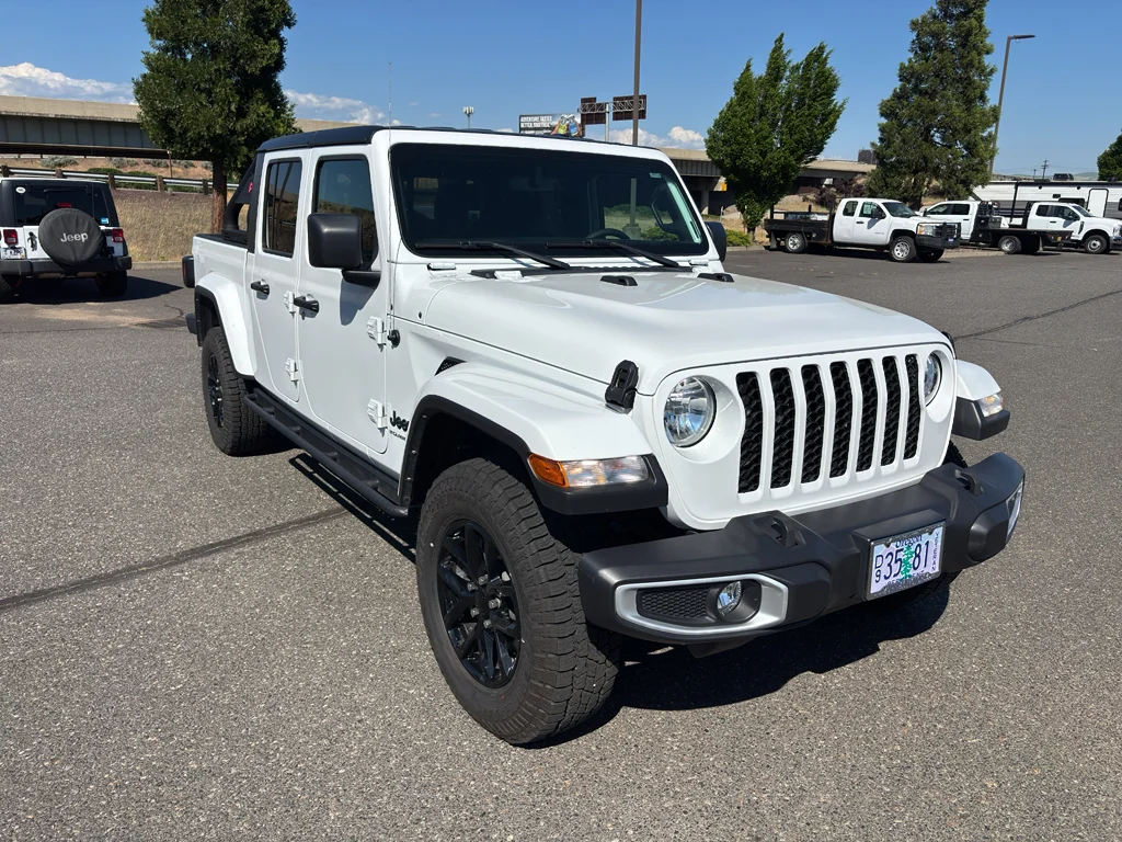 Used 2023 Bright White Clearcoat Jeep Sport S image 4