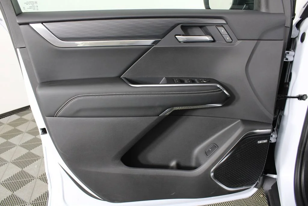 New 2026 Glacier White Tricoat GMC Elevation image 12