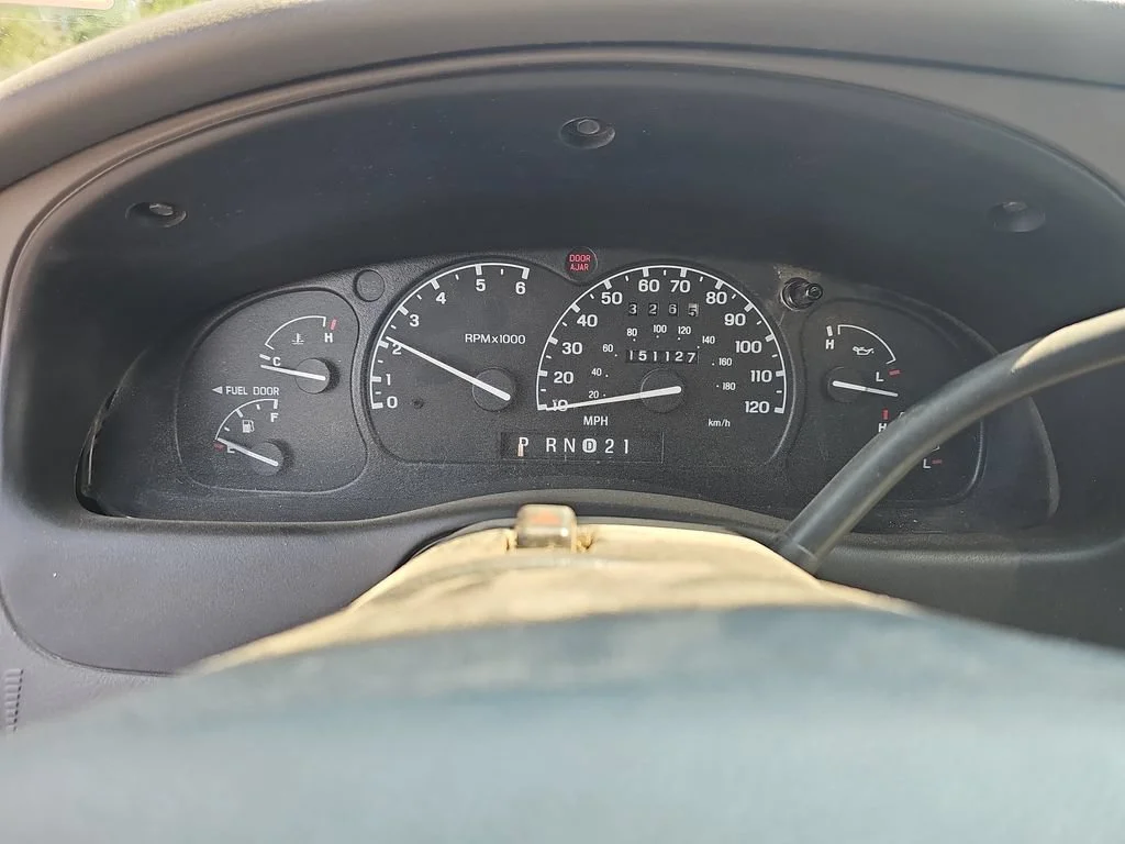 Used 2000 Red Ford XL image 28