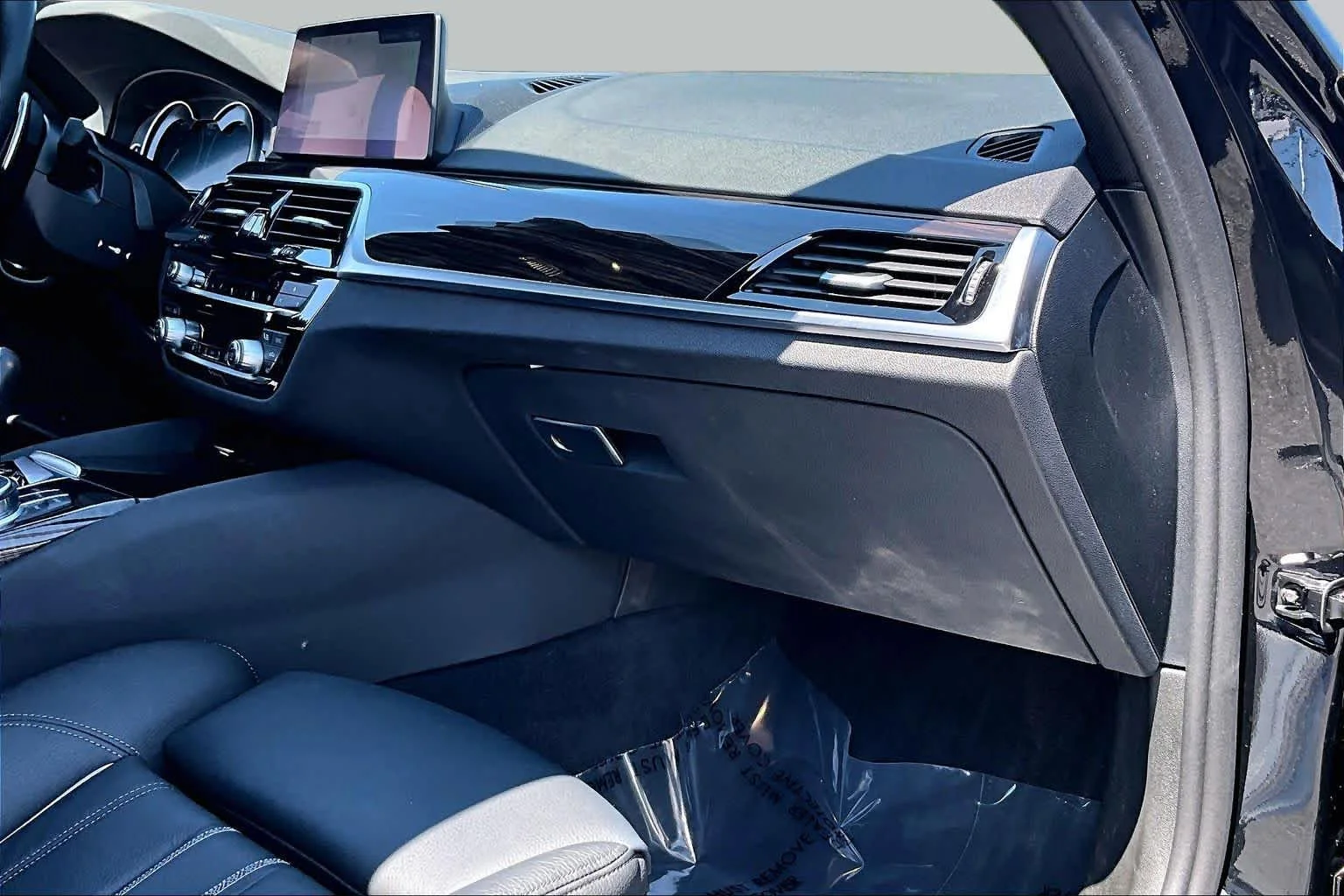 Used 2019 Black Sapphire Metallic BMW 530i xDrive image 18