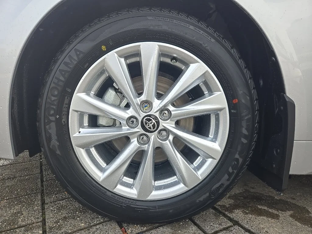 New 2027 Classic Silver Metallic Toyota Hybrid XLE image 11