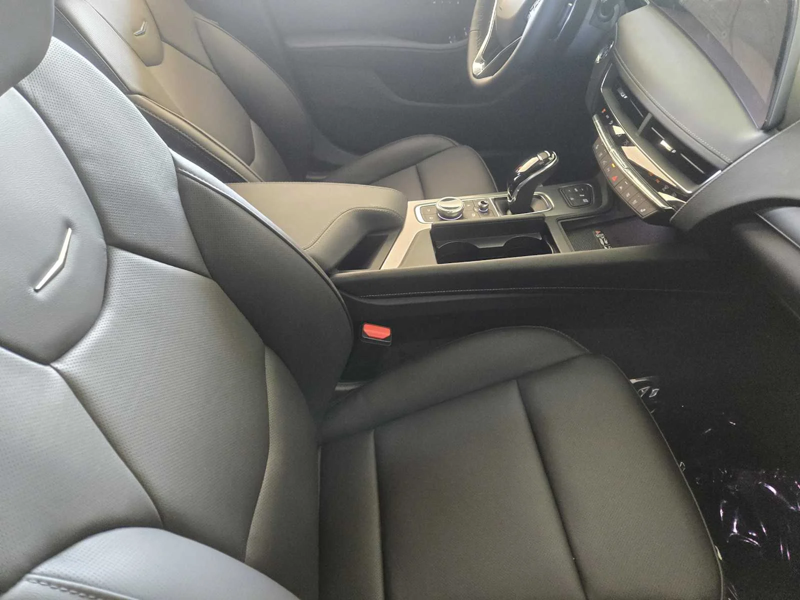 New 2026 Vibrant White Tricoat Cadillac Premium Luxury image 9