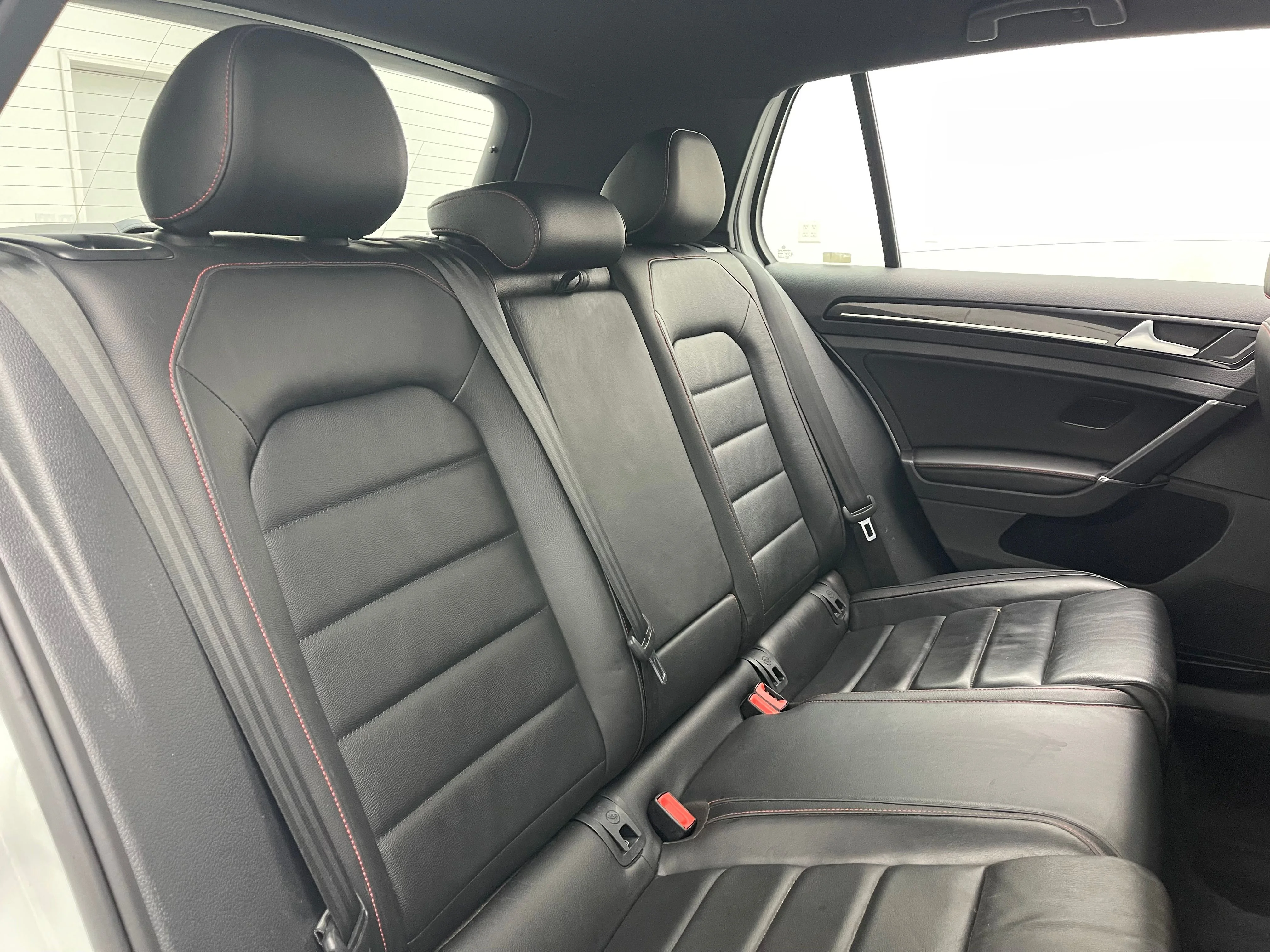 Used 2016 Pure White Volkswagen Autobahn image 36