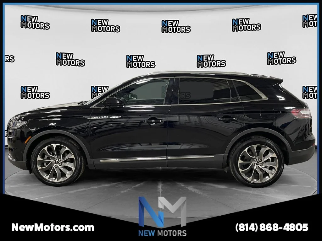 Used 2022 Black Metallic Lincoln Reserve image 2