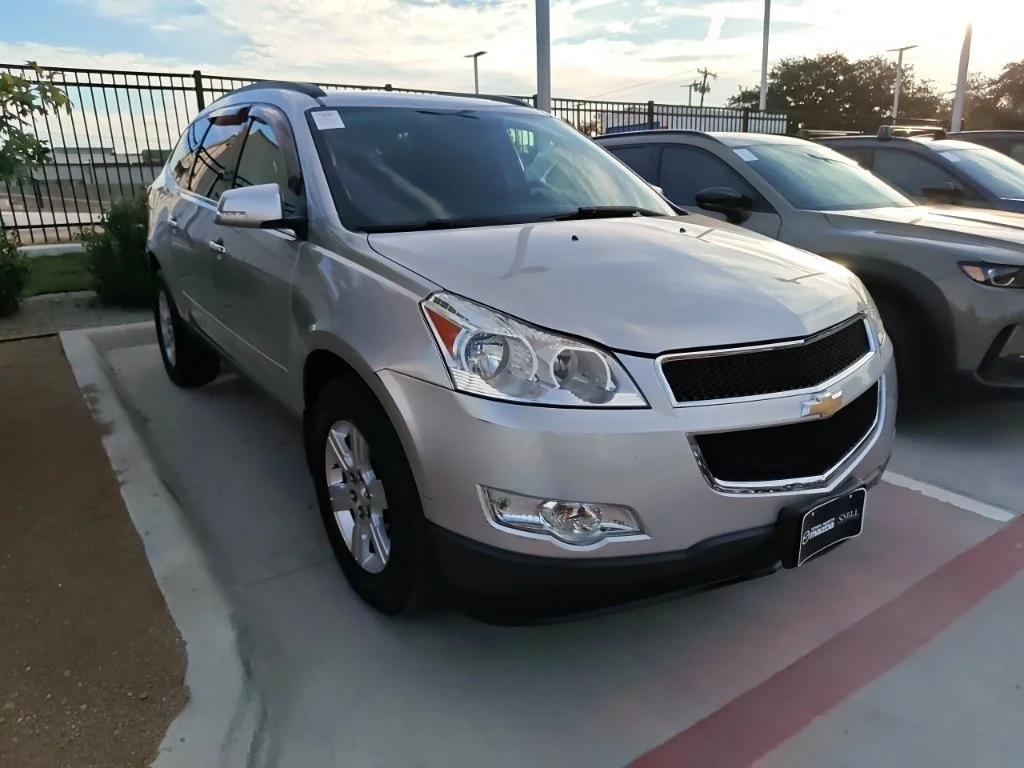 Used 2010 Silver Chevrolet 2LT image 2