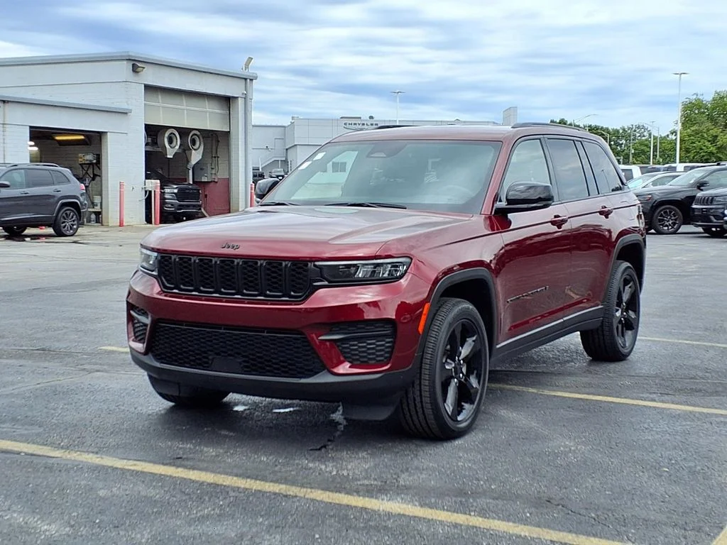 Used 2023 Jeep Grand Cherokee Altitude with VIN 1C4RJHAG8PC549212 for sale in Kansas City