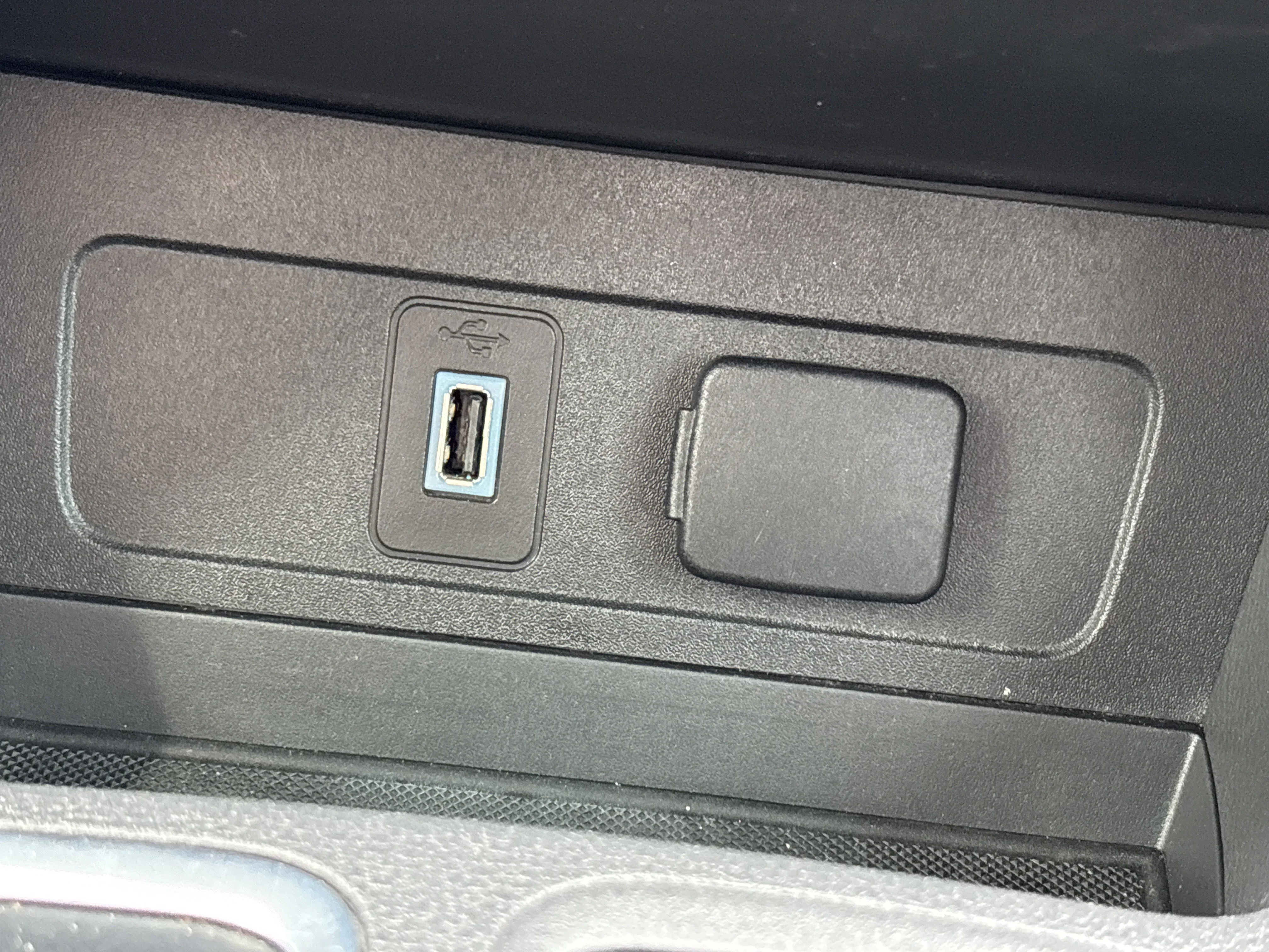 Used 2019 Ingot Silver Metallic Ford SEL image 37