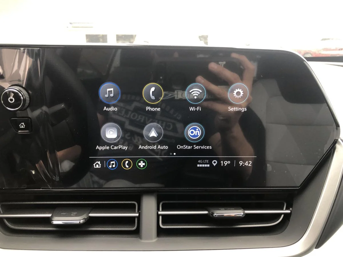 New 2026 Black Chevrolet Fwd 4dr 1rs image 15