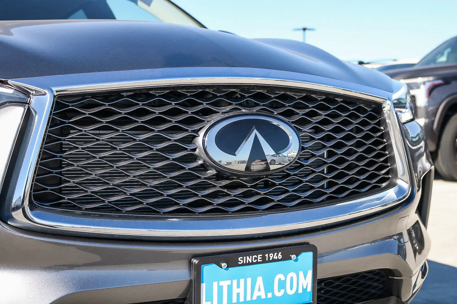 New 2025 GRAPHITE SHADOW INFINITI LUXE AWD image 5
