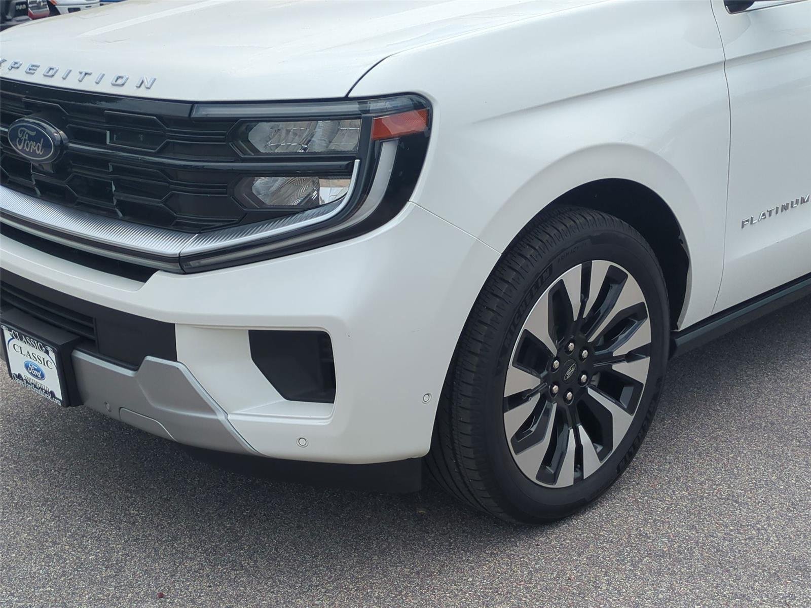 Used 2025 Star White Ford Platinum image 9