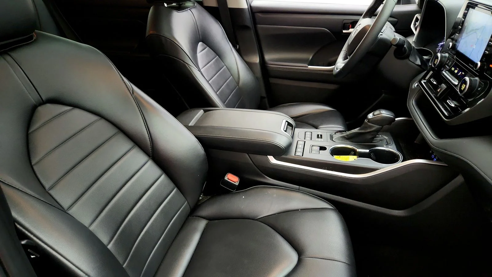 Used 2022  Toyota XLE image 42