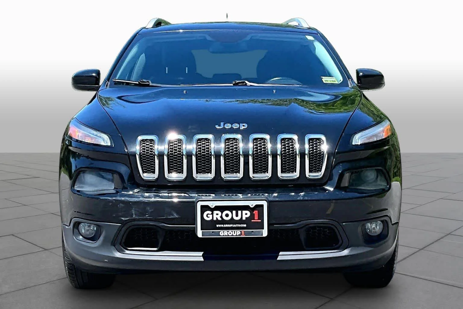 Used 2018 Diamond Black Crystal Pearlcoat Jeep Latitude Plus image 4