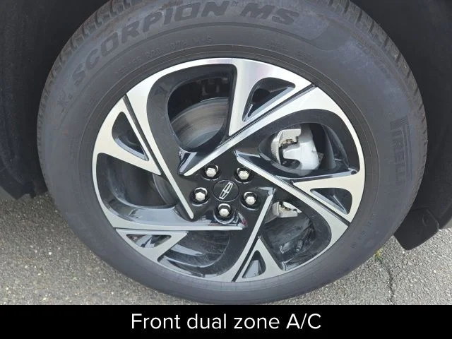 New 2026 Silver Radiance Metallic Clearcoat Lincoln Premiere image 9