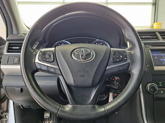 Used 2015 Silver Toyota SE image 10