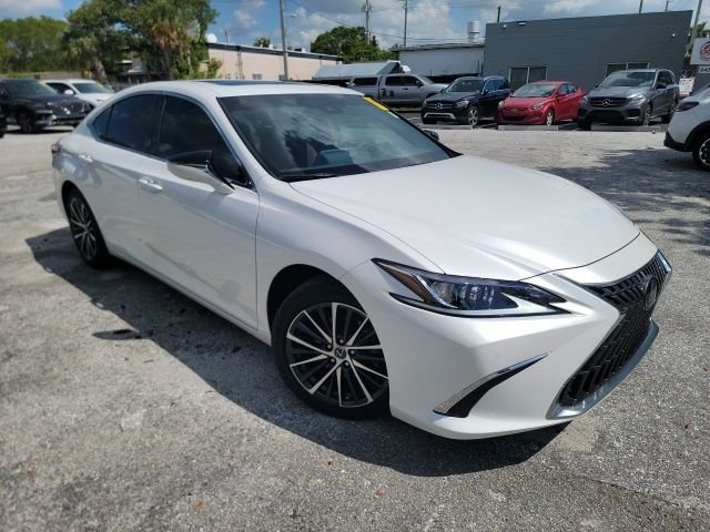 2025 Lexus ES 350 350's photo