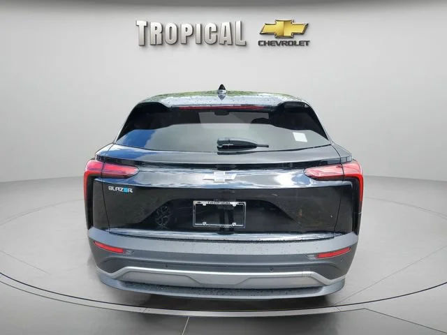 New 2025 Black Chevrolet LT image 4