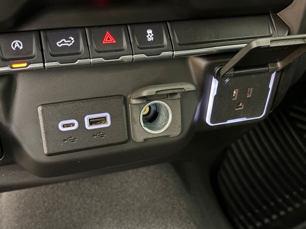 Used 2023 White Chevrolet Custom image 34