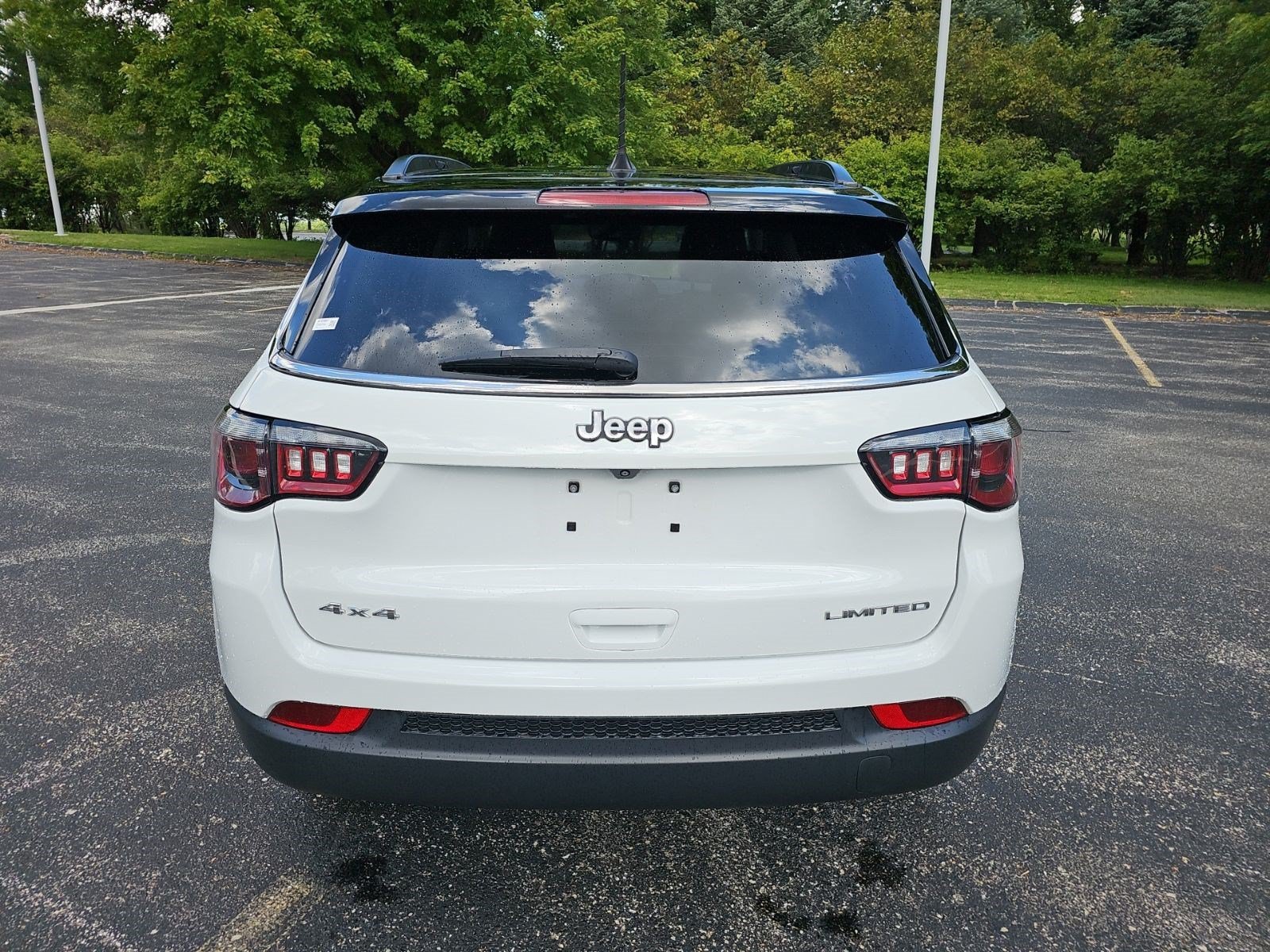 Used 2022 Bright White Clearcoat Jeep Limited image 4