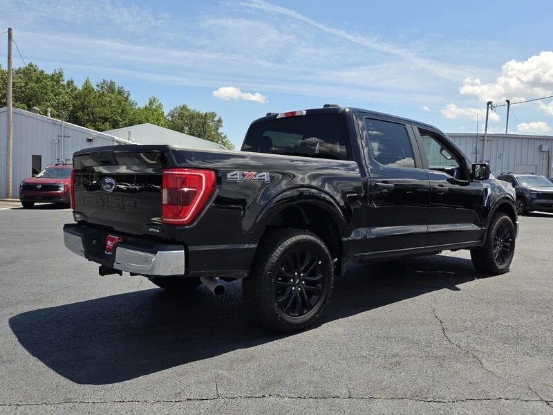Used 2022 Agate Black Metallic FORD XLT image 4