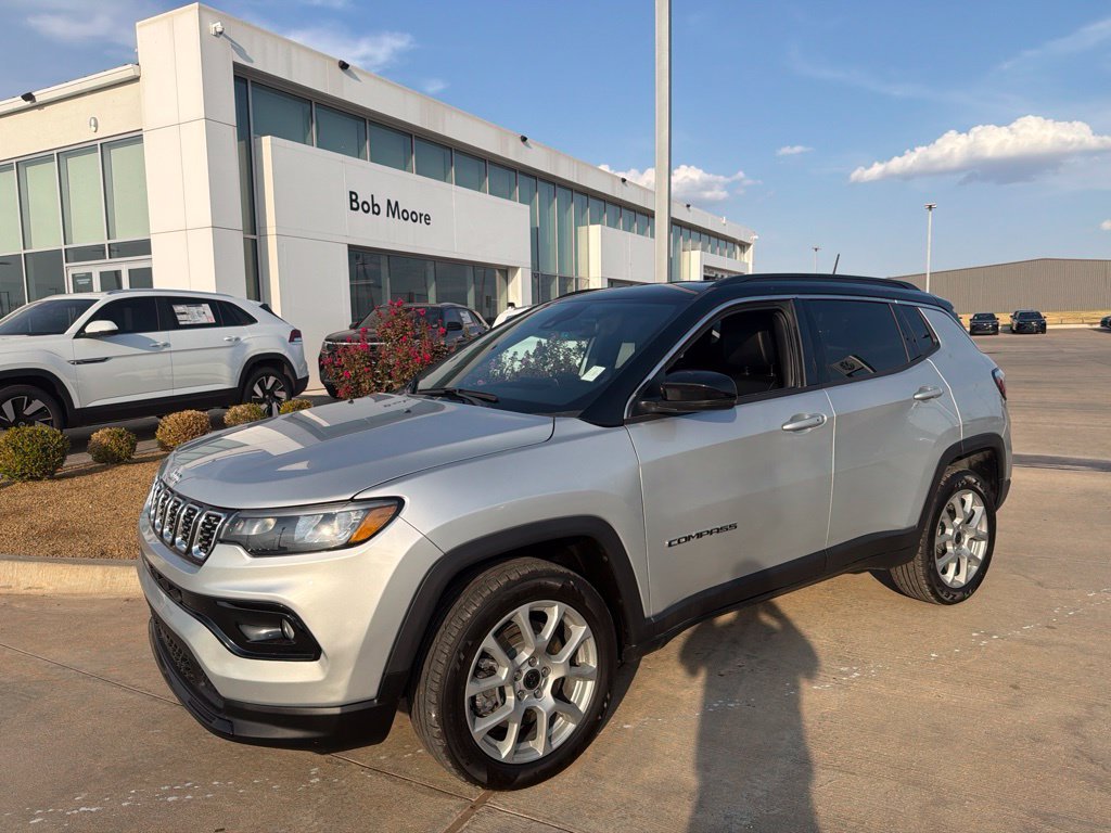 Used 2025 Silver Zynith Metallic Clearcoat Jeep Limited image 1