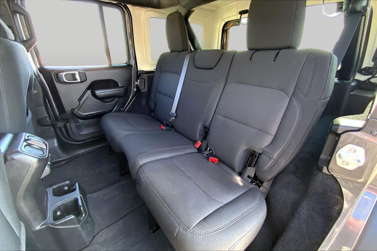 Used 2022 Granite Crystal Metallic Clearcoat Jeep Unlimited Sport S image 20