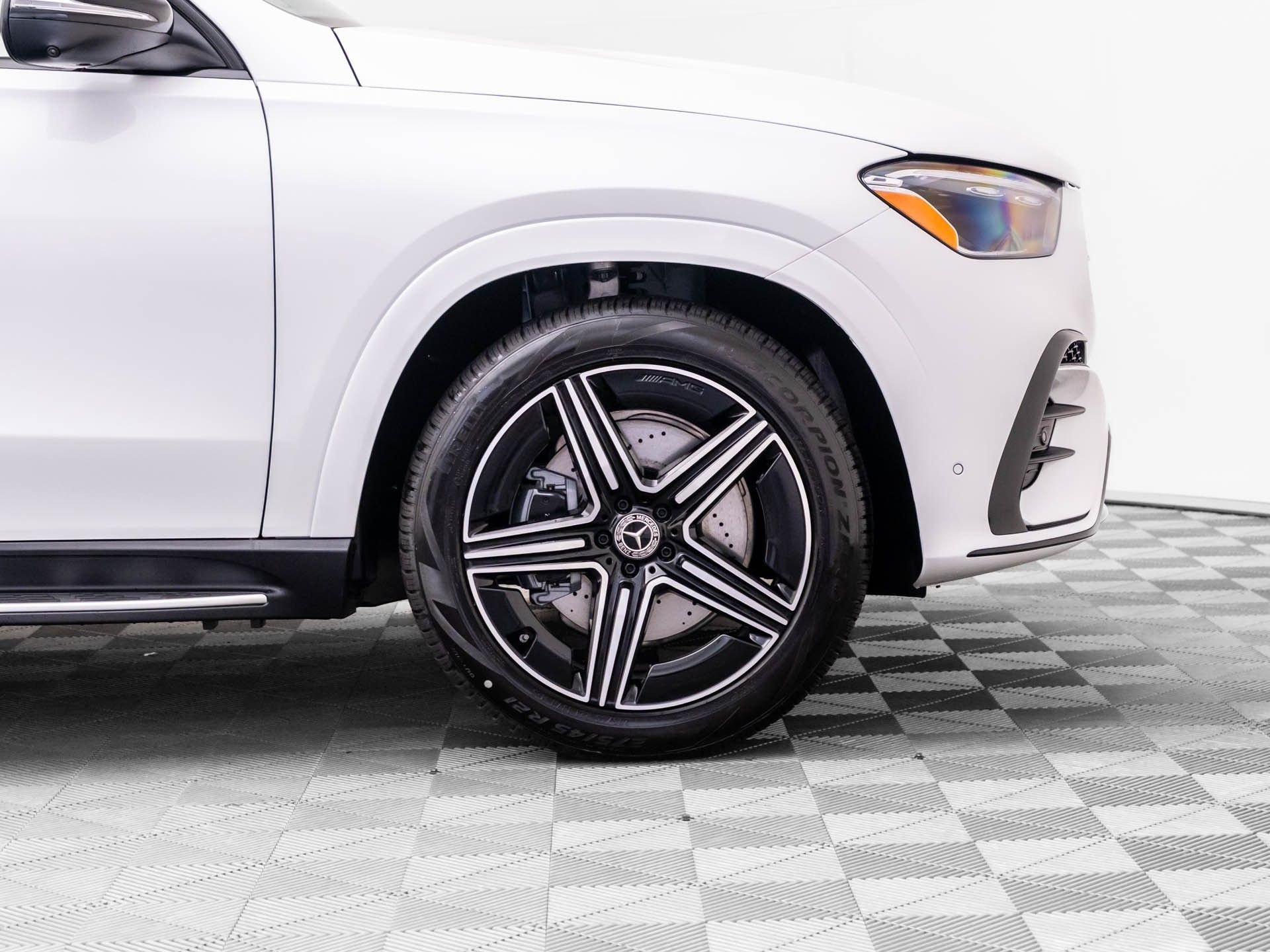 New 2026 MANUFAKTUR Moonlight White Metallic Mercedes-Benz GLE 450 image 36