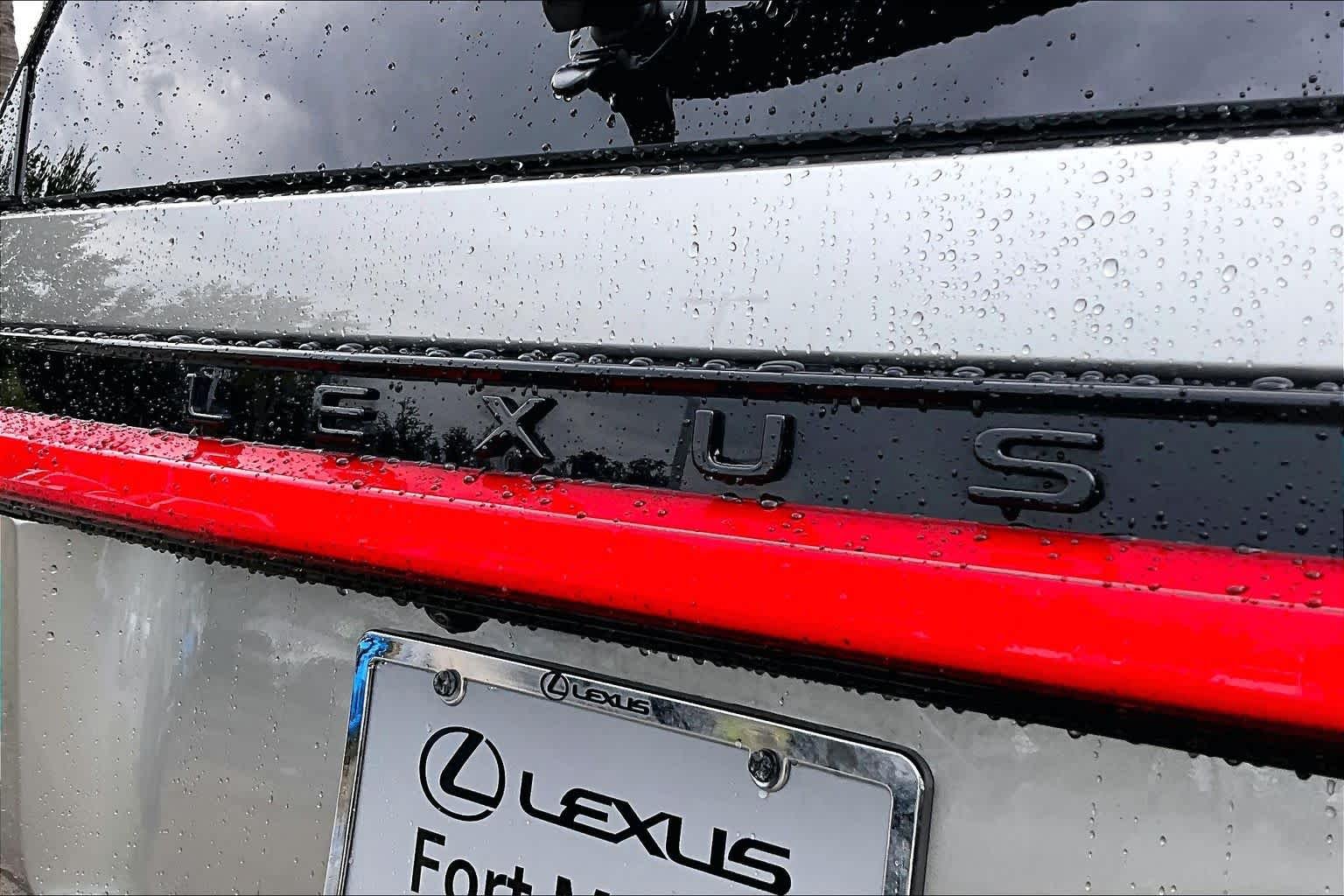 Used 2025 Atomic Silver/Black Roof Lexus Overtrail+ image 31