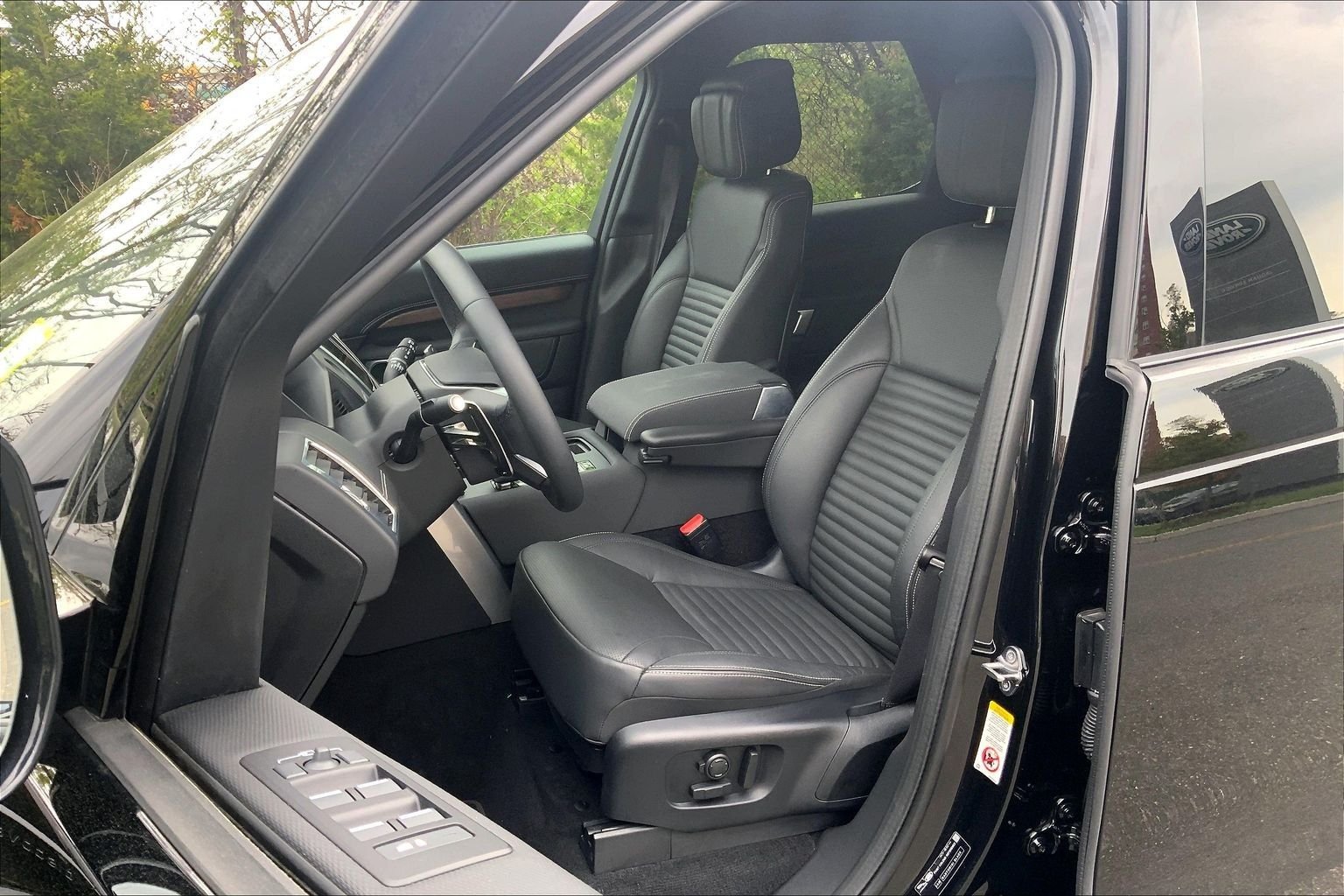 Certified Used 2025 Santorini Black Metallic Land Rover Dynamic SE image 7