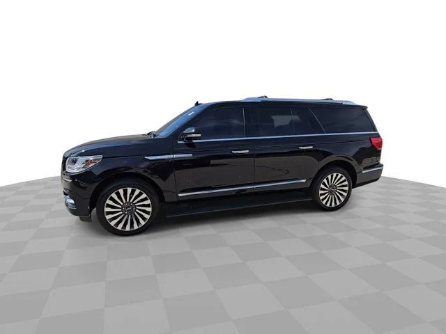Used 2019 Black Metallic Lincoln Reserve image 4