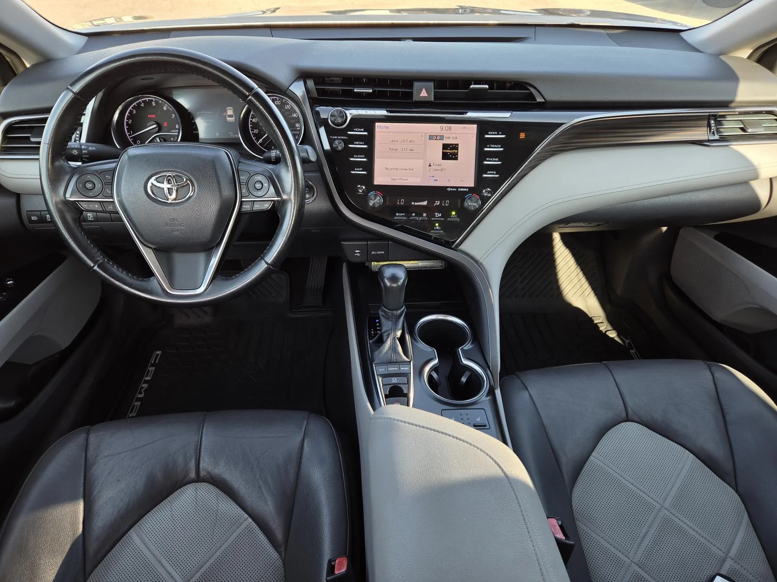 Used 2019 Celestial Silver Metallic Toyota XLE Auto (Natl) image 11