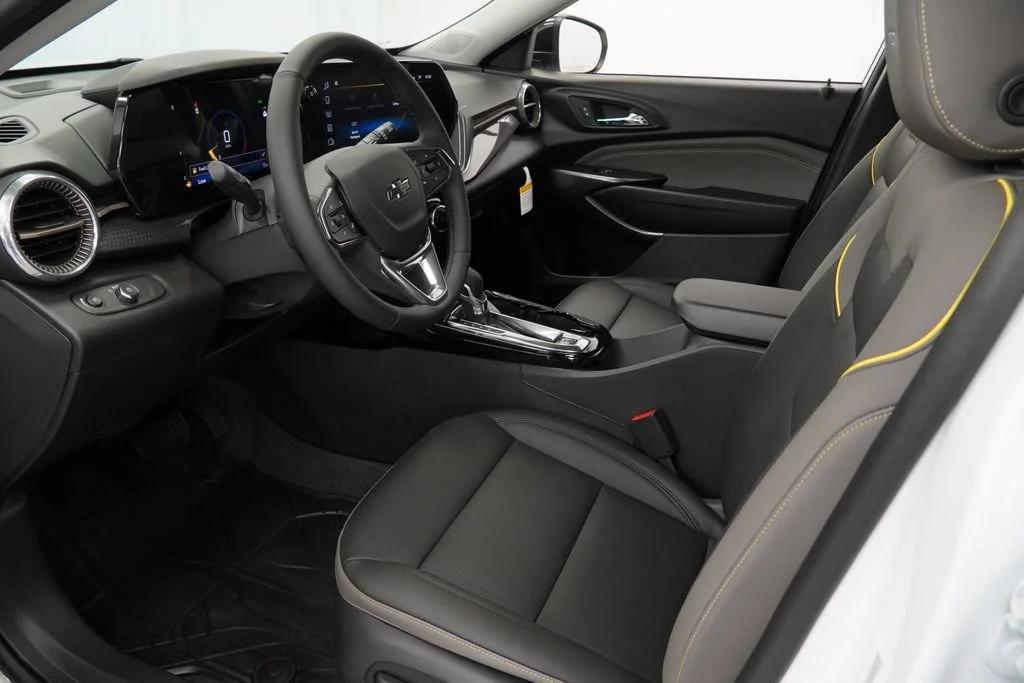 New 2026 Summit White Chevrolet ACTIV image 10